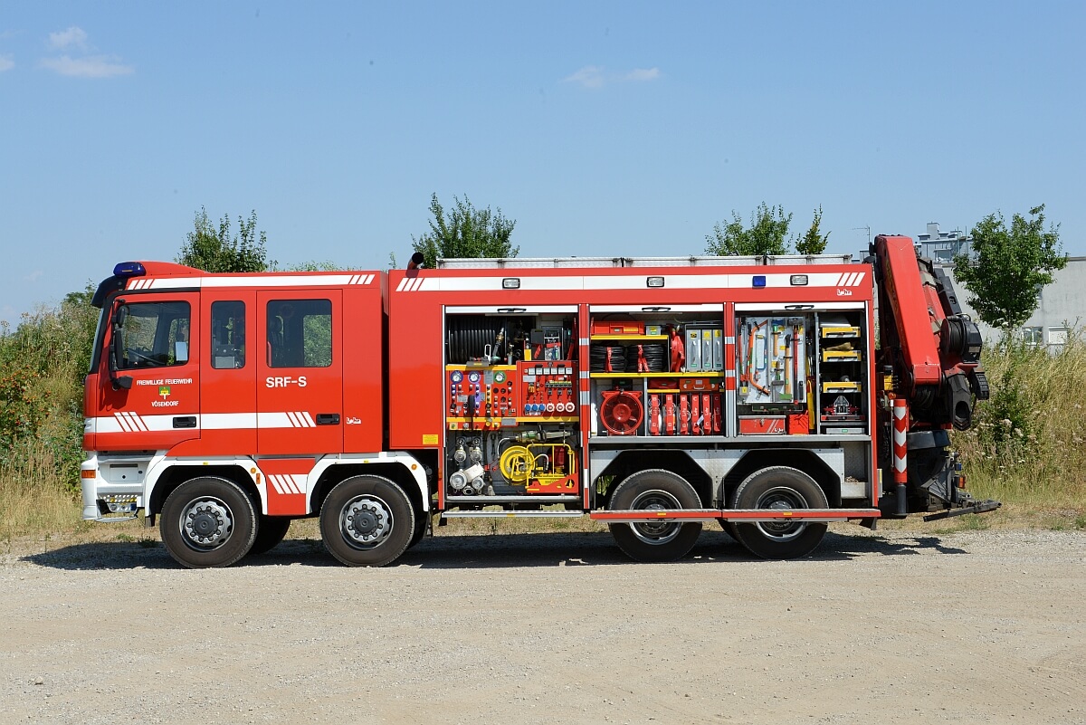 AT-Vösendorf-SRFS-MB-Actros-slo-Lunte4738