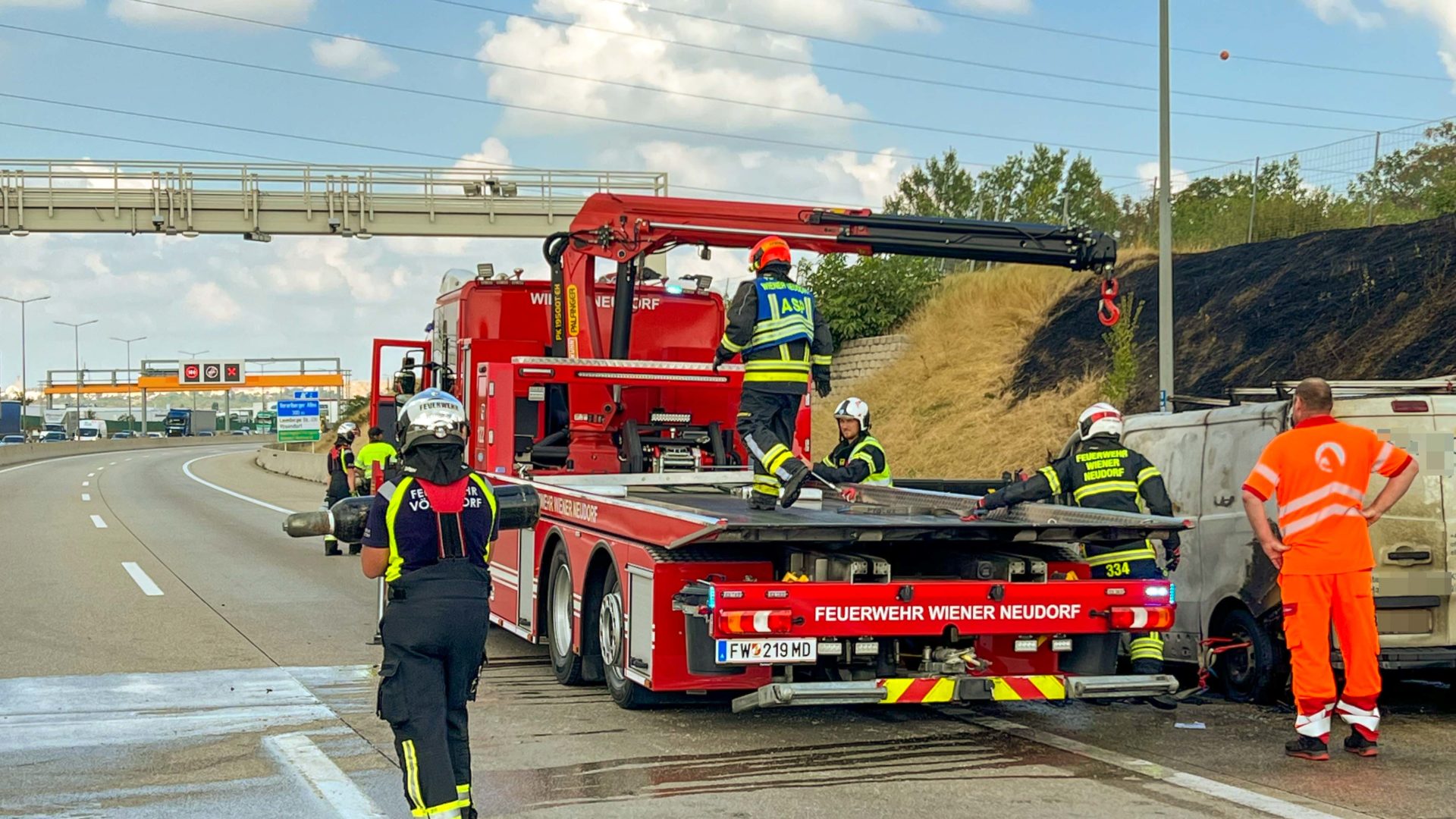 20220825, 1404 - B1_Fahrzeugbrand S1-3