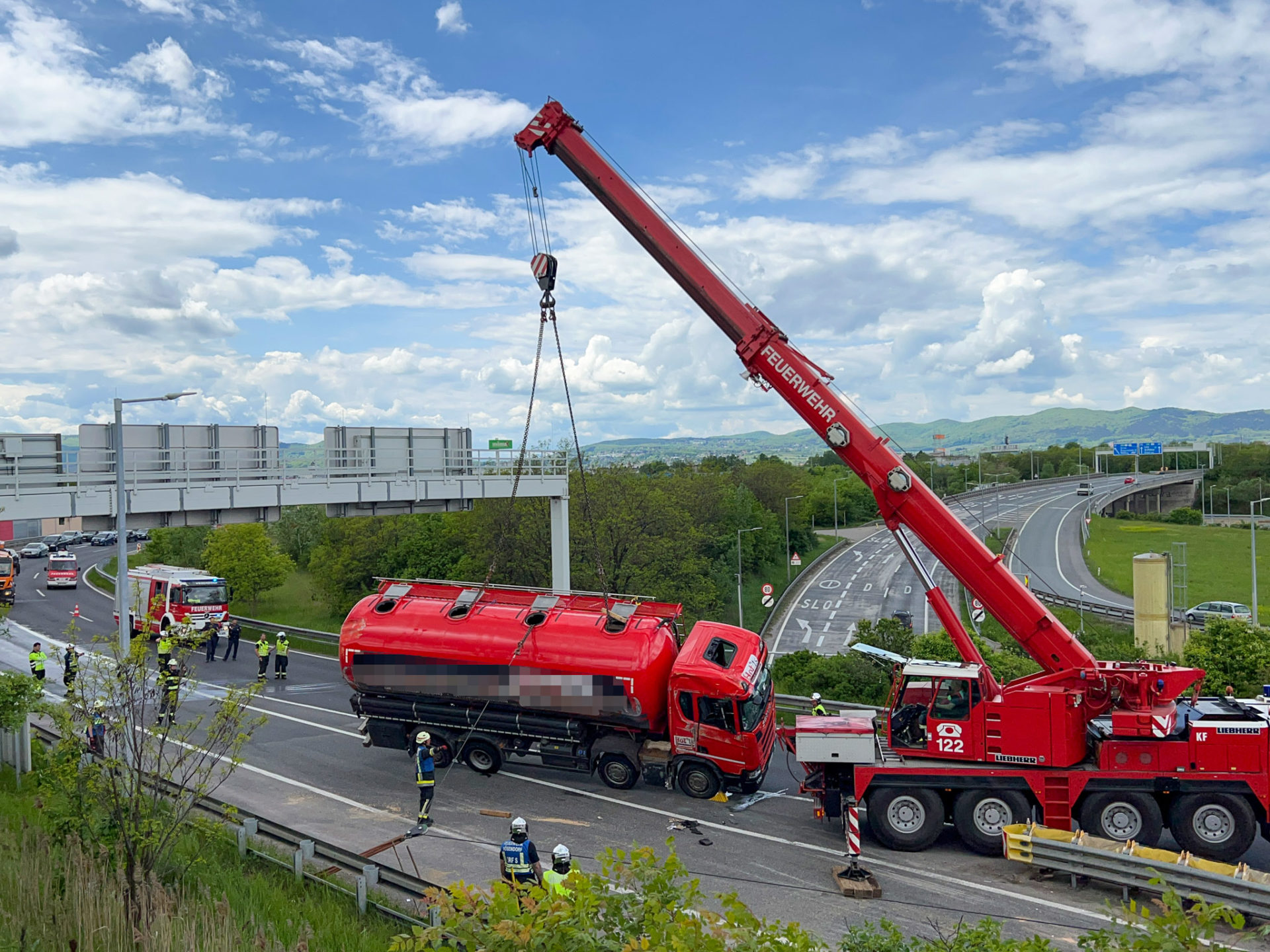 20230506, 0622 - Schwere LKW Bergung A21-11
