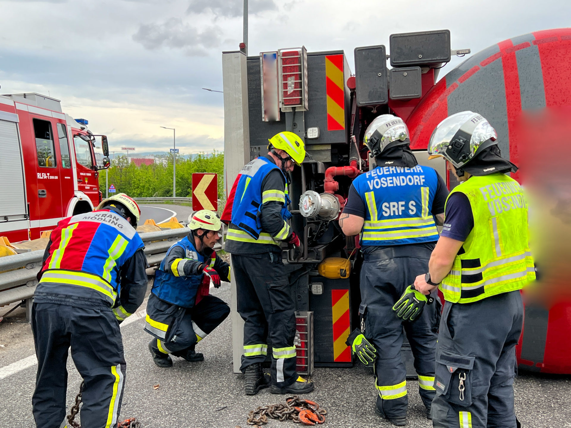 20230506, 0622 - Schwere LKW Bergung A21-6