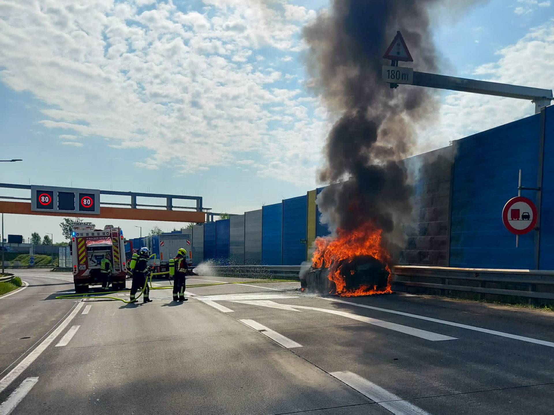 20230614, 0905 Autobahn Fahrzeugbrand S1
