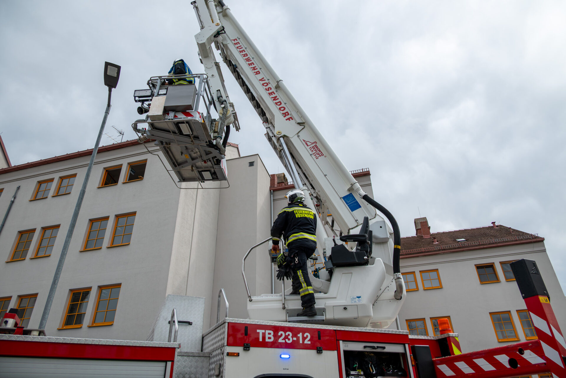 2025-04-15_1343_B2_Gebaeudebrand-Innenraum-20_Web