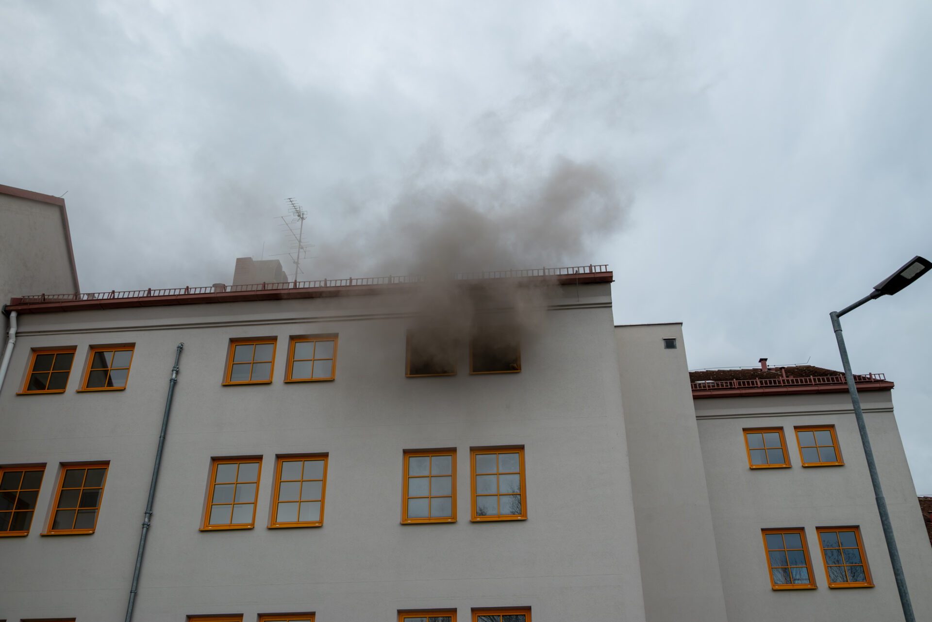 2025-04-15_1343_B2_Gebaeudebrand-Innenraum-9_Web