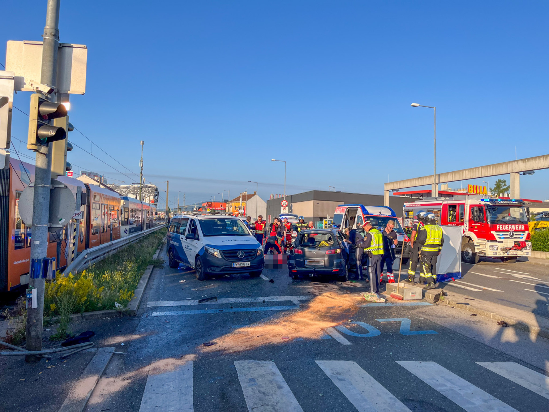 2025-06-12_0558_T2_Verkehrsunfall-Menschenrettung-14_Web