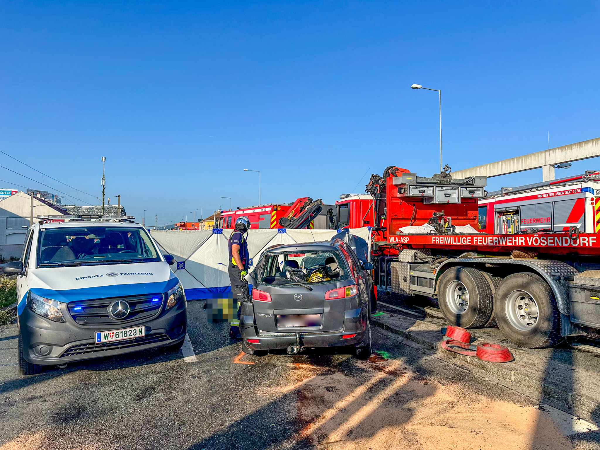 2025-06-12_0558_T2_Verkehrsunfall-Menschenrettung-42_Web
